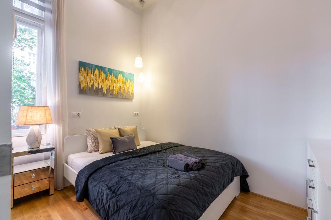 Luxurious & Spacious Downtown Residence In Liszt Ferenc Square Βουδαπέστη Εξωτερικό φωτογραφία