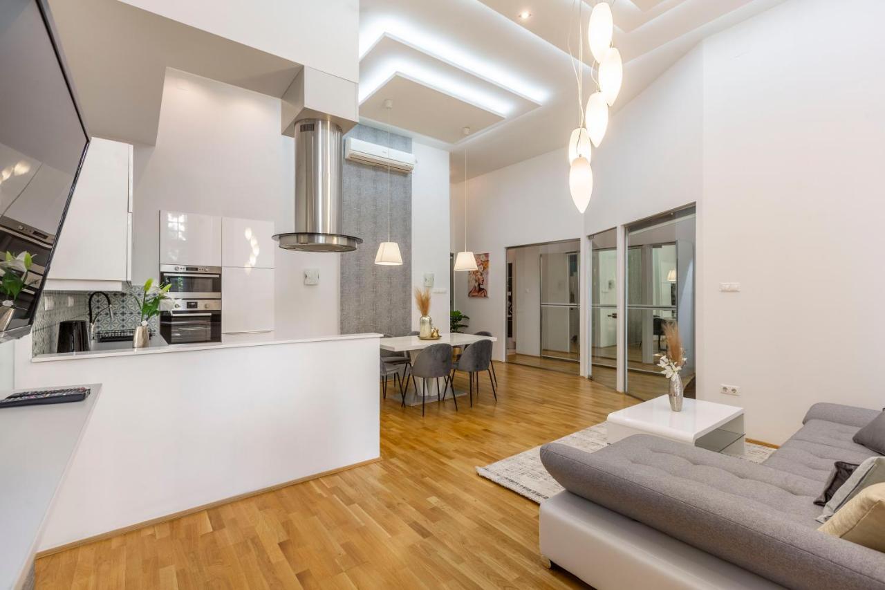 Luxurious & Spacious Downtown Residence In Liszt Ferenc Square Βουδαπέστη Εξωτερικό φωτογραφία