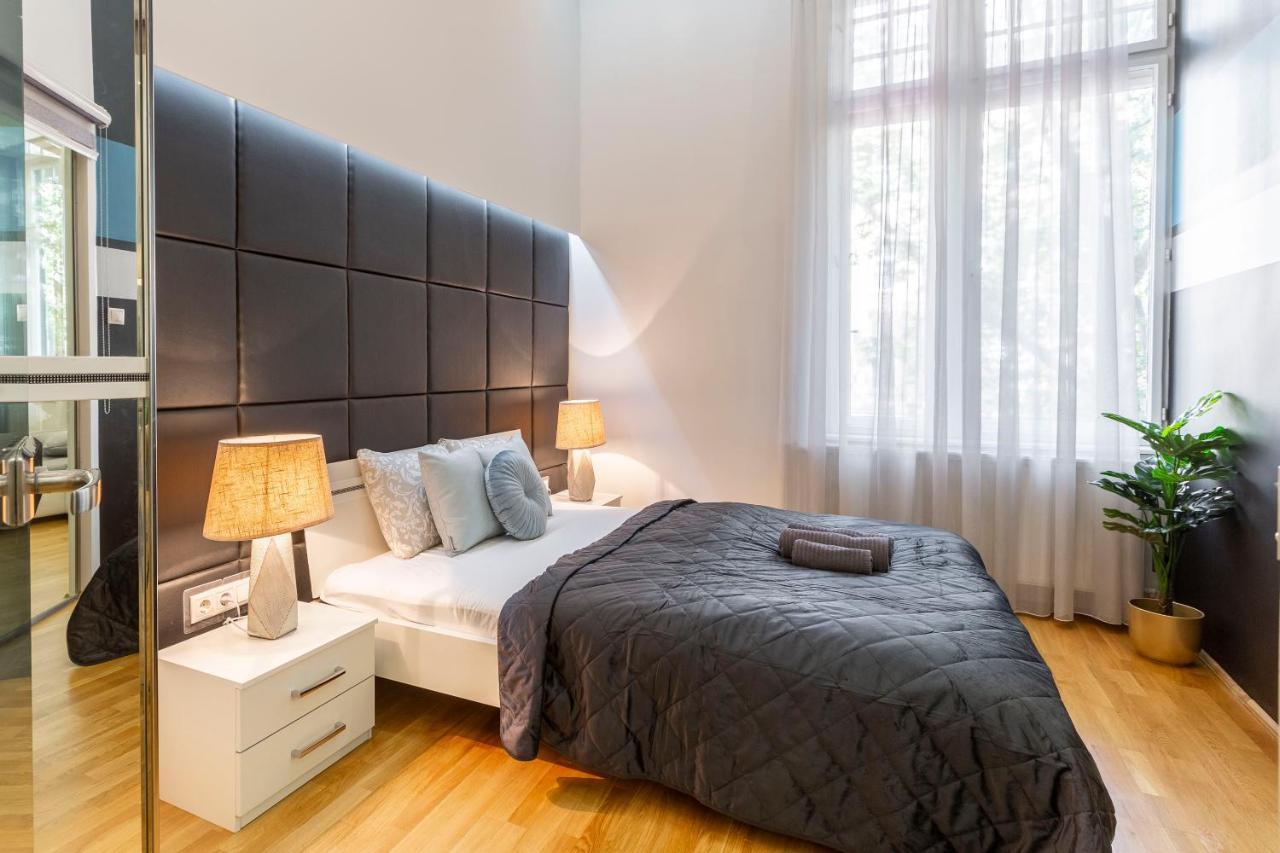 Luxurious & Spacious Downtown Residence In Liszt Ferenc Square Βουδαπέστη Εξωτερικό φωτογραφία